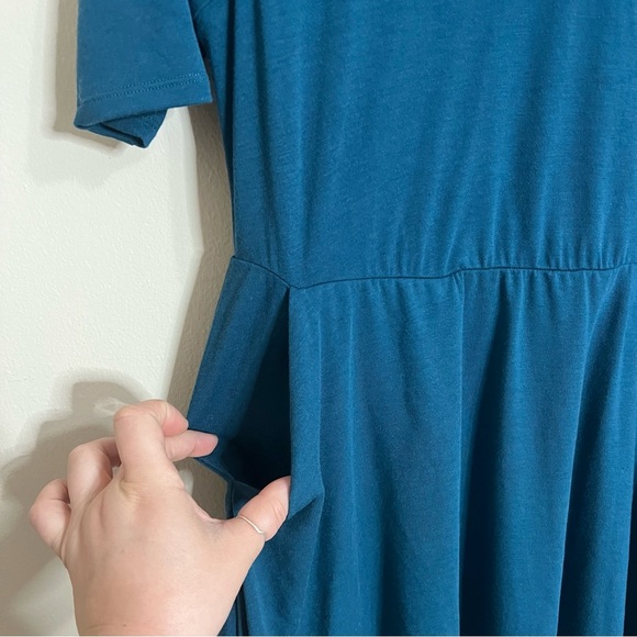 Elegant Teal Dress - Picture 2 of 5